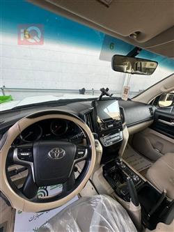 تۆیۆتا لاند کروزەر